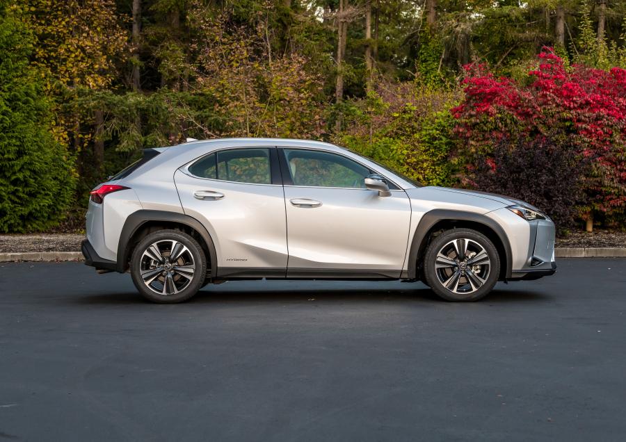   Lexus UX250h 2018 года  (NA) (фото 38 из 40)
